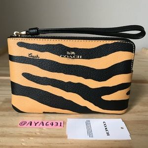 Coach wristlet🎈🎈